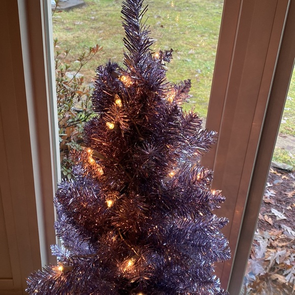 2 1/2 Feet Tall Lighted Christmas Tree - Picture 7 of 9